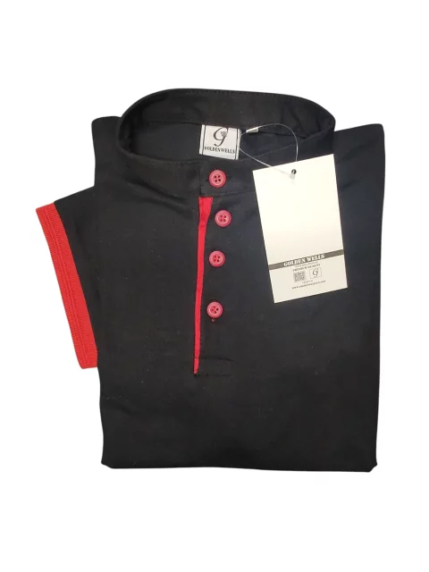 تيشرت بولو بيكية بأكمام قصيرة.