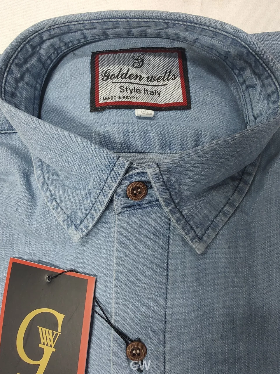  قميص جينز أزرق فاتح بأكمام طويلة من يونيفورم جي دبليو.