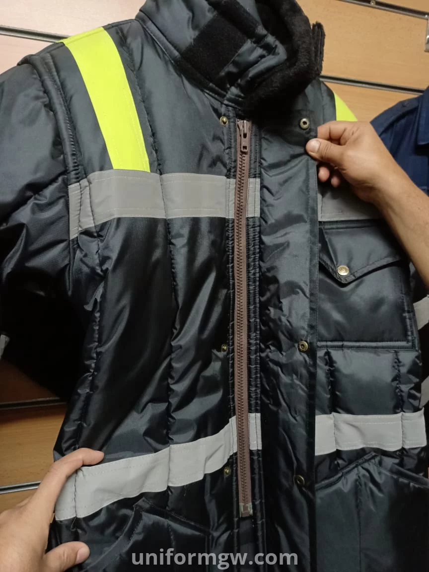 Cold-resistant suits for cold storage facilities