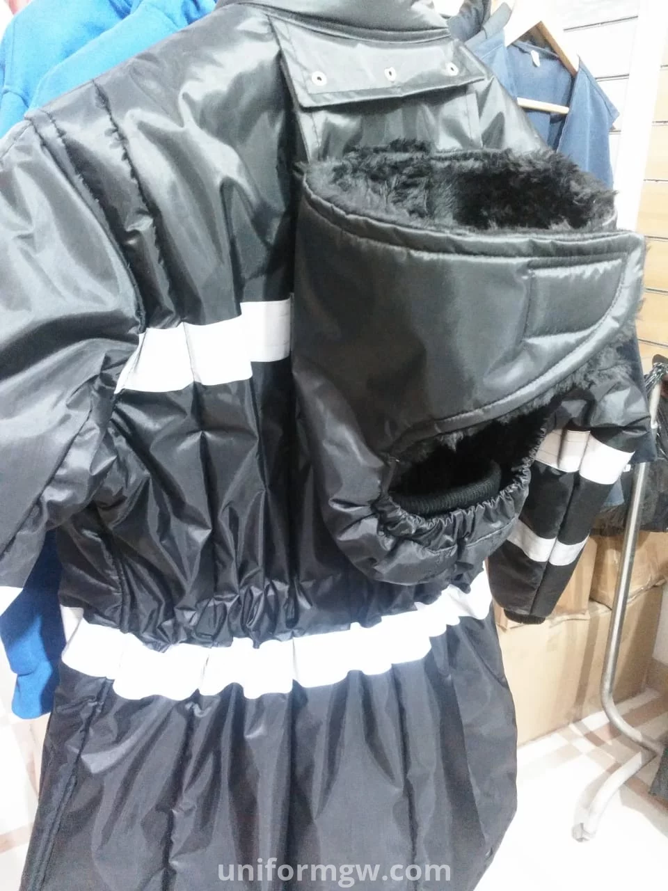 Anti-cooling jacket for cold storage warehouses
